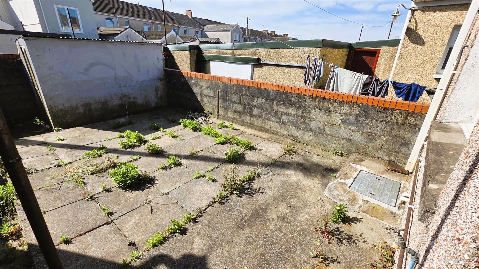 Swansea Road, Llanelli, SA15 3BJ